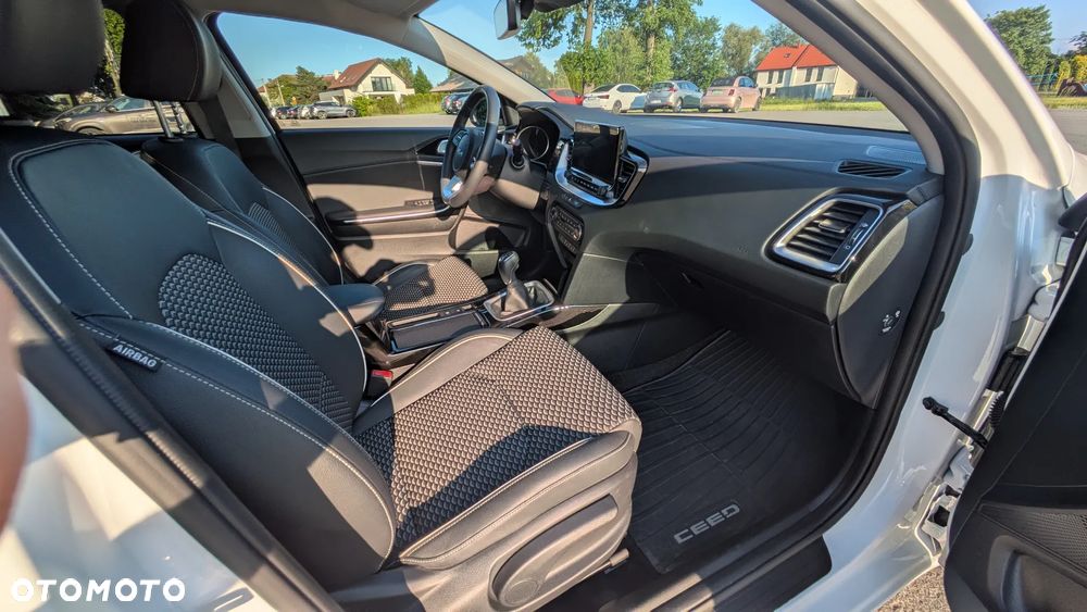 Kia Ceed 1.5 T-GDI Tribute - 23