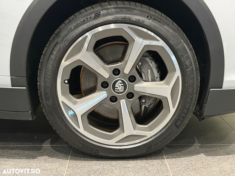 Porsche Taycan 4 - 16