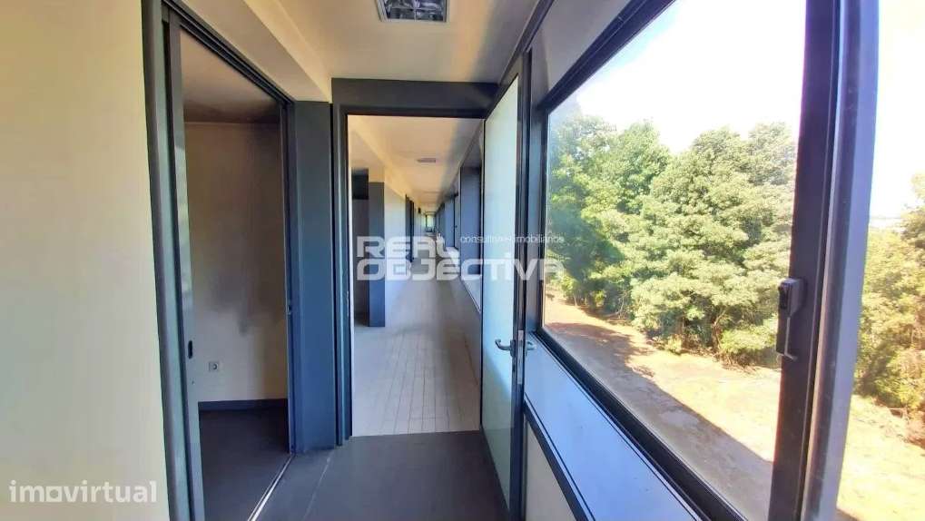 Armazém em santo tirso。2 euro por metro quadrado - Grande imagem: 2/3