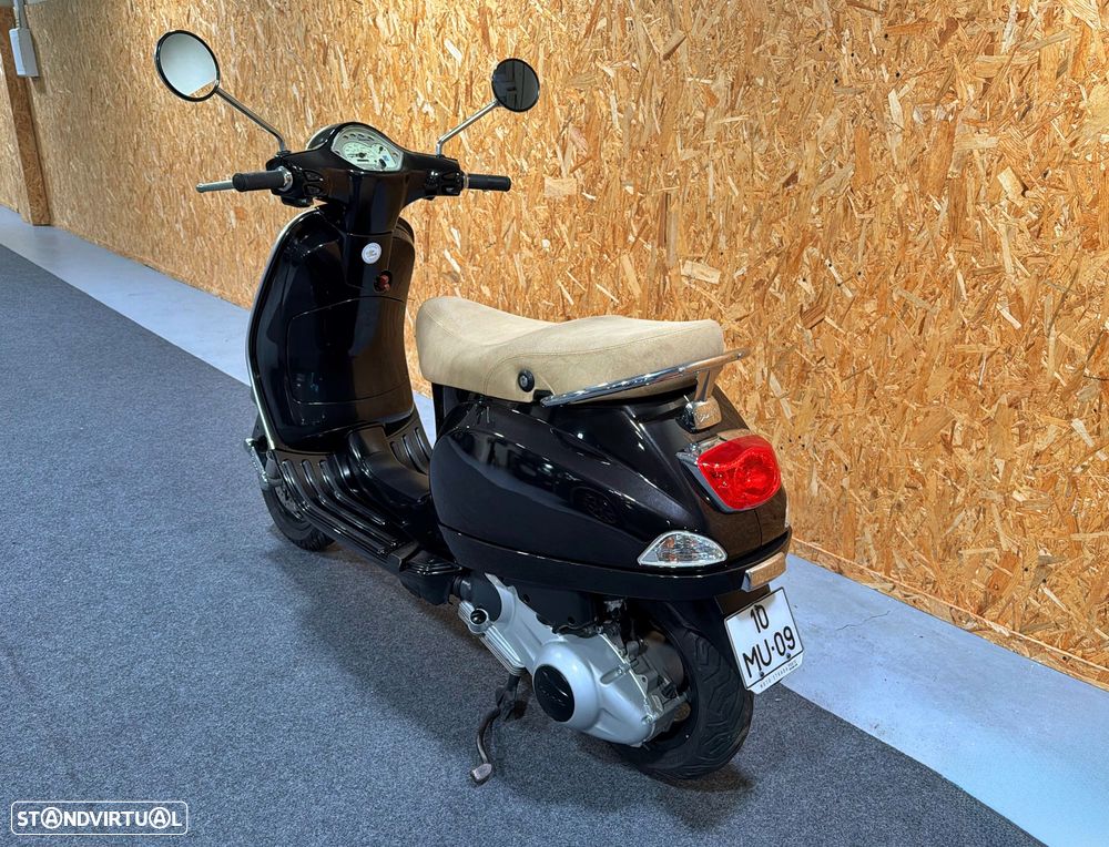 Piaggio Vespa LX - 4
