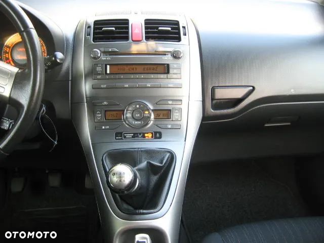 Toyota Auris 1.6 Premium - 14