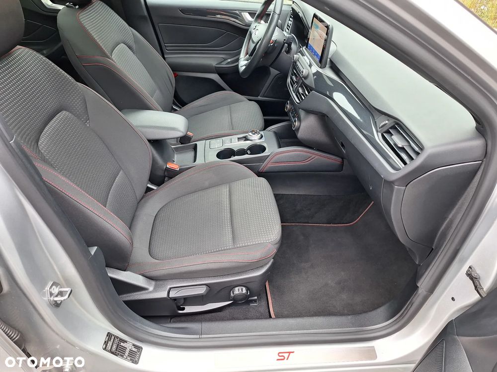 Ford Focus 1.5 EcoBoost ST-Line X - 26