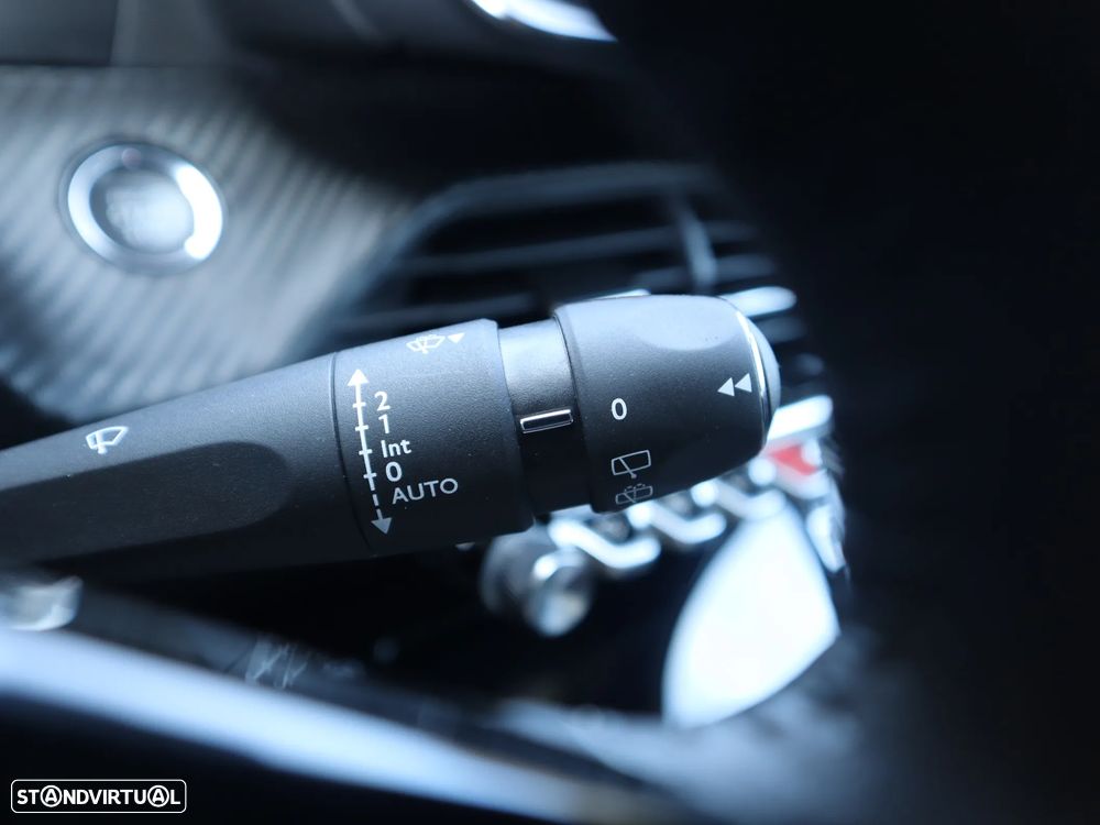 Peugeot e-2008 50 kWh Allure - 37