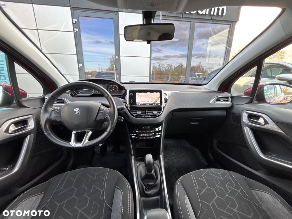 Peugeot 2008 1.2 Pure Tech Allure S&S - 17