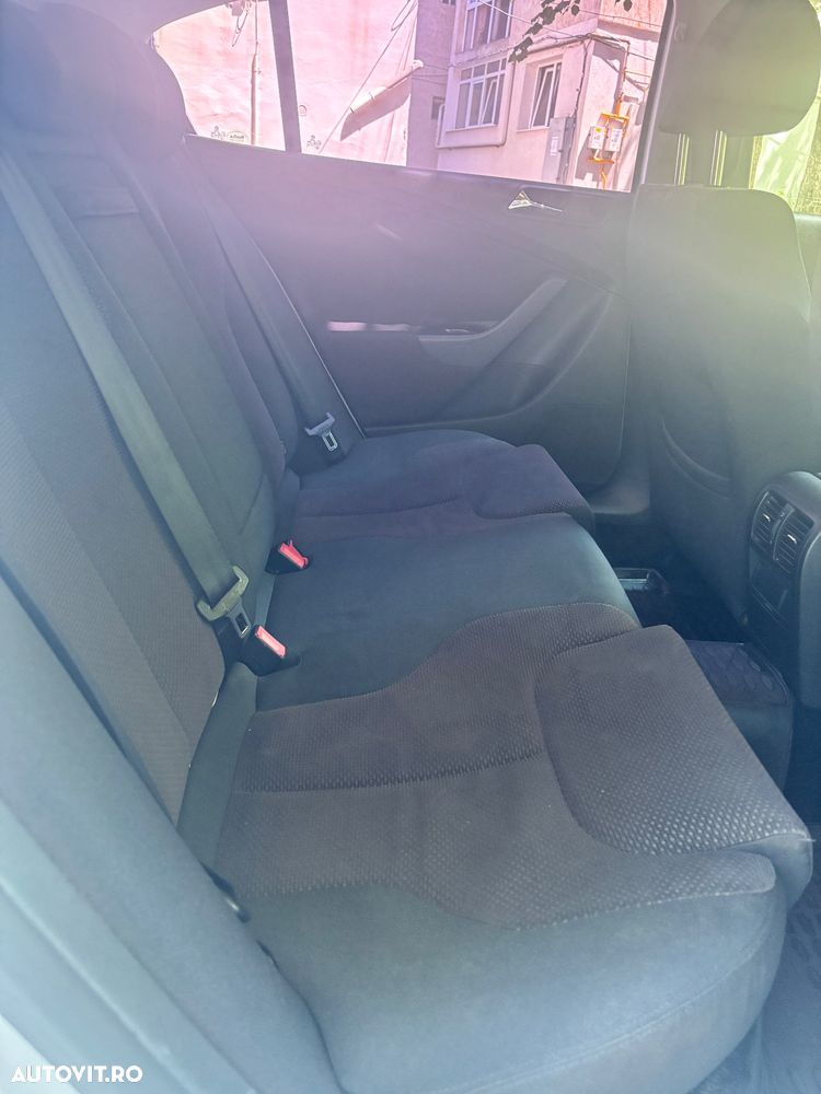 Volkswagen Passat 1.6 FSI Comfortline - 11