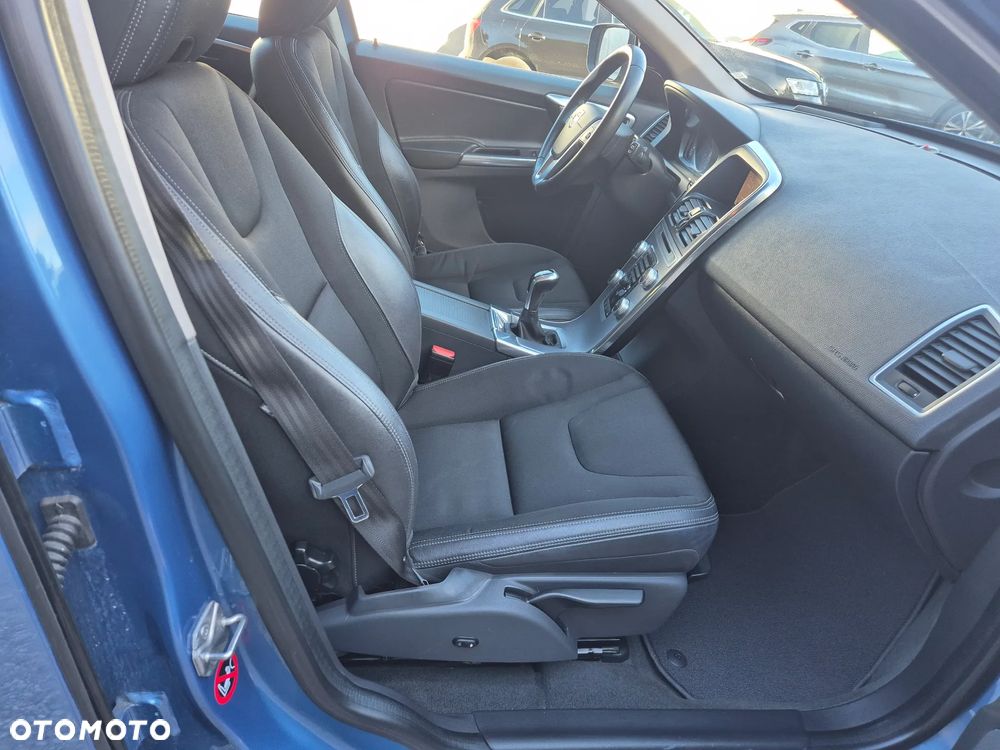 Volvo XC 60 D3 Drive-E Momentum - 38