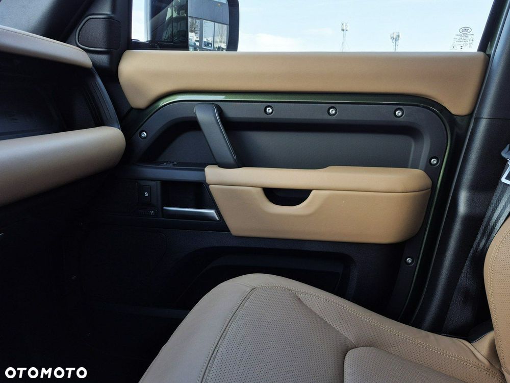 Land Rover Defender - 22