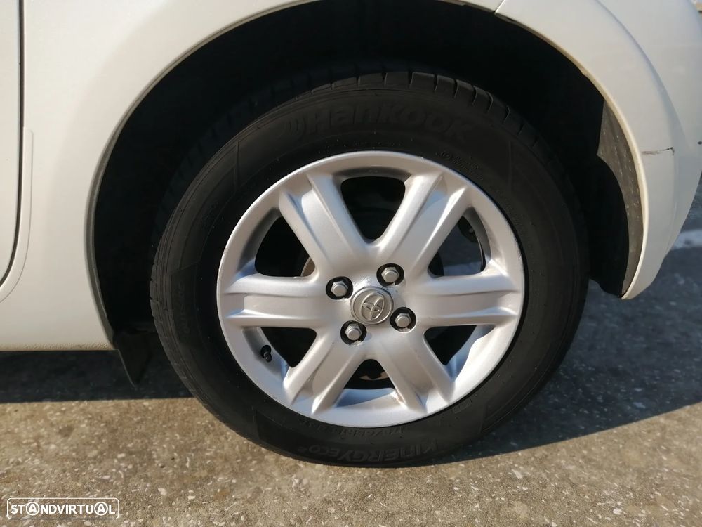 Toyota iQ 1.0 VVT-i 2 - 5