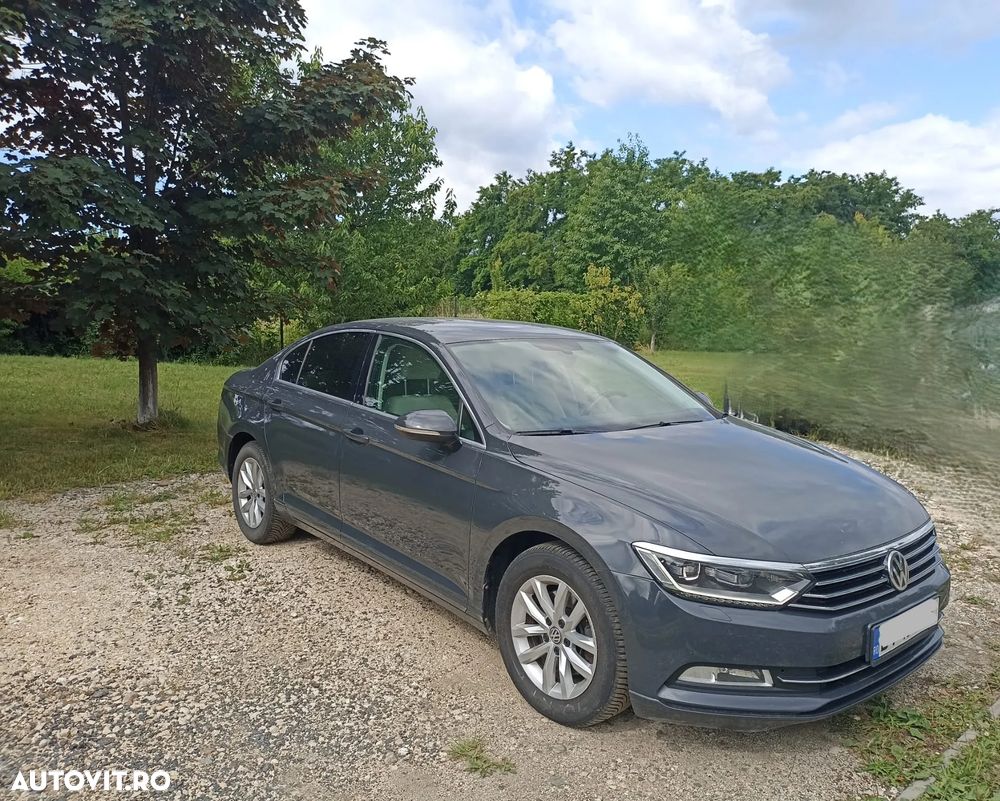 Volkswagen Passat - 1