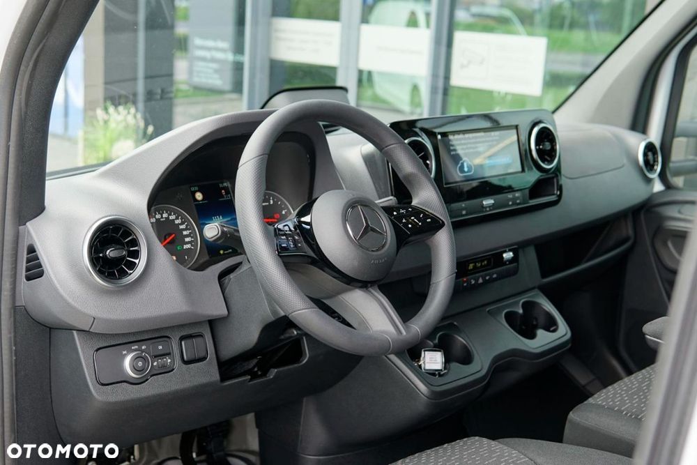 Mercedes-Benz Sprinter - 12