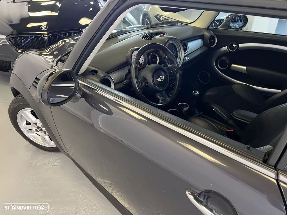 MINI 3 Portas Cooper D - 38