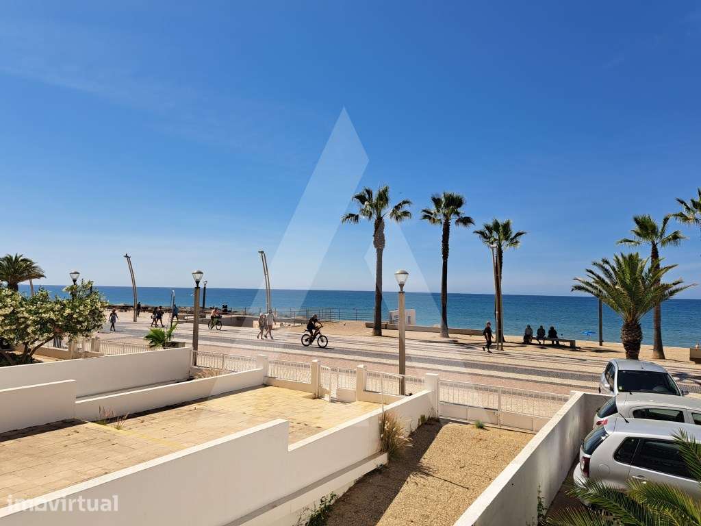 Apartamento T3 convertido em T2, na primeira linha da praia, com fa... - Grande imagem: 4/28