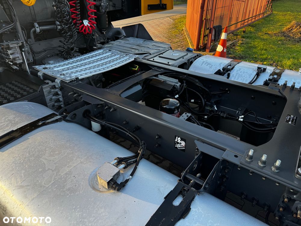 Renault 3xT480 high cab - 11