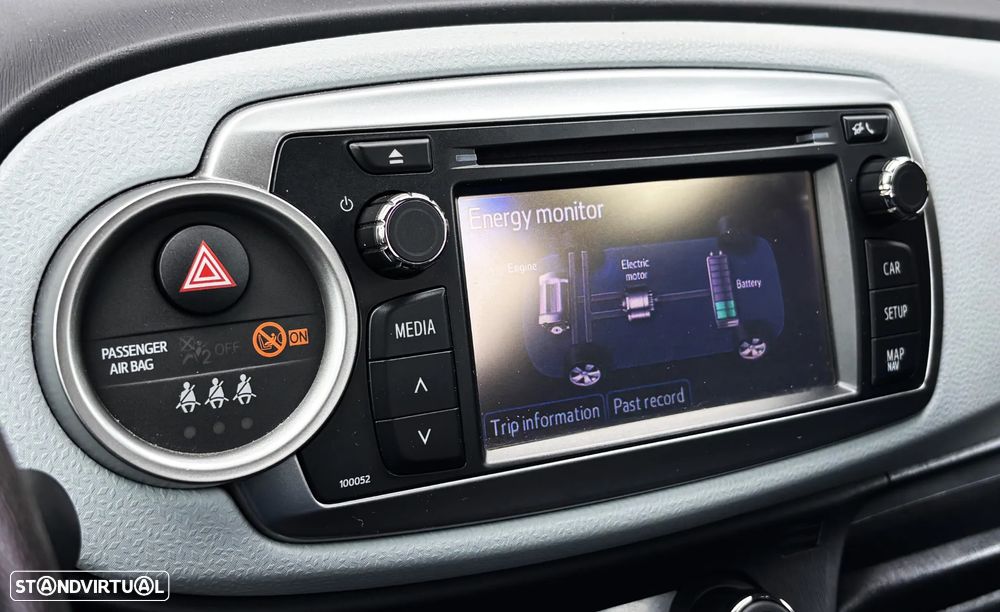 Toyota Yaris 1.5 HSD Comfort+P.Style - 25