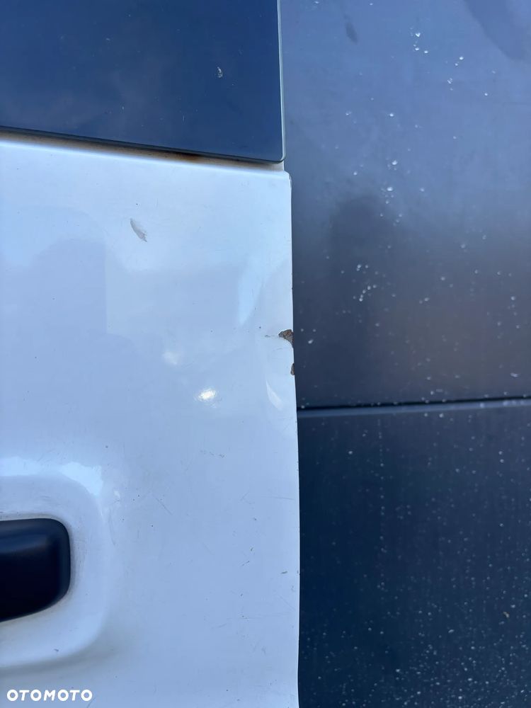 TRAFIC III VIVARO III  IV drzwi lewy tył skrzydełka  BIAŁE w kolor 474 kompletne - 7