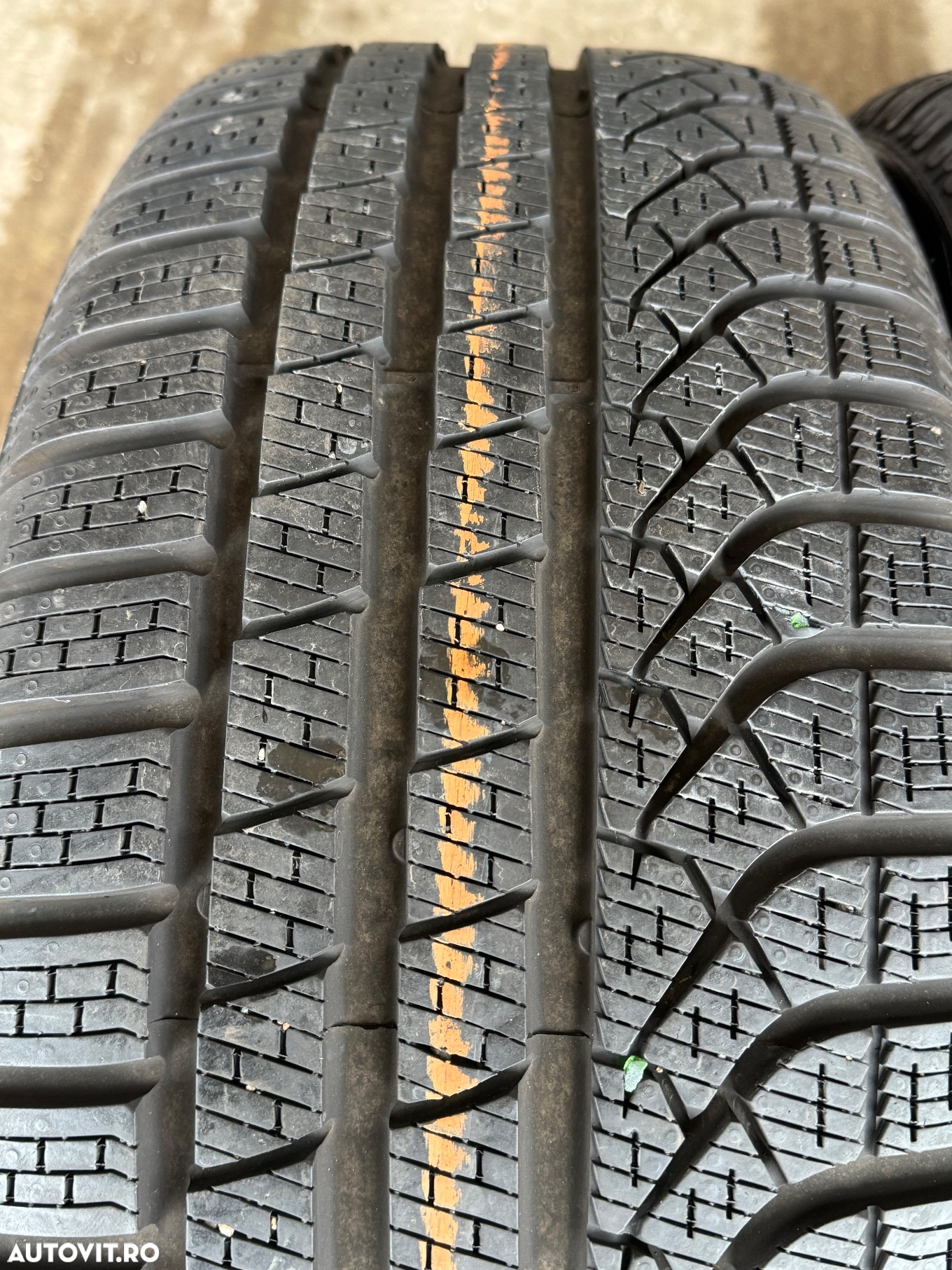 Vând 4 anvelope 235/50/19 Pirelli de iarnă ca noi - 5