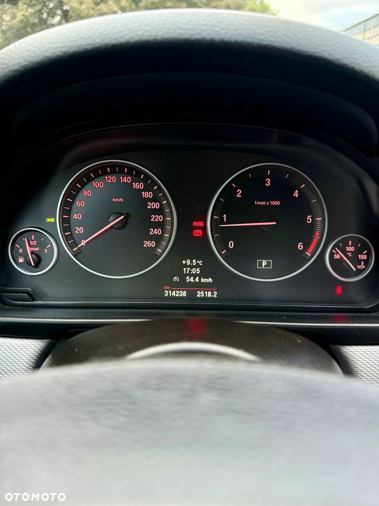 BMW Seria 5 525d xDrive - 15