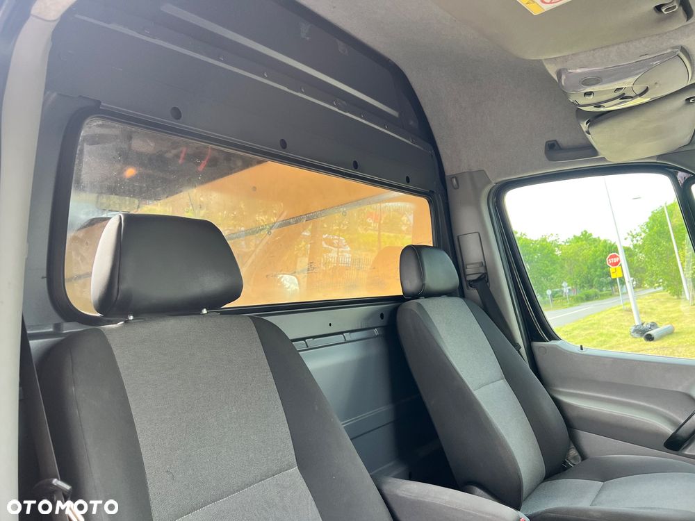 Volkswagen Crafter 2.0 TDI 163KM 2016 rok  Maxi Jumbo Czarny - 22