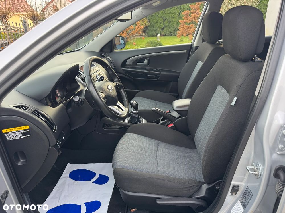 Kia Ceed 1.6 CVVT SW Dream-Team Edition - 27