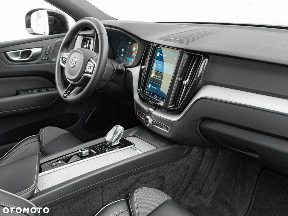 Volvo XC 60 B4 B Plus Dark - 33