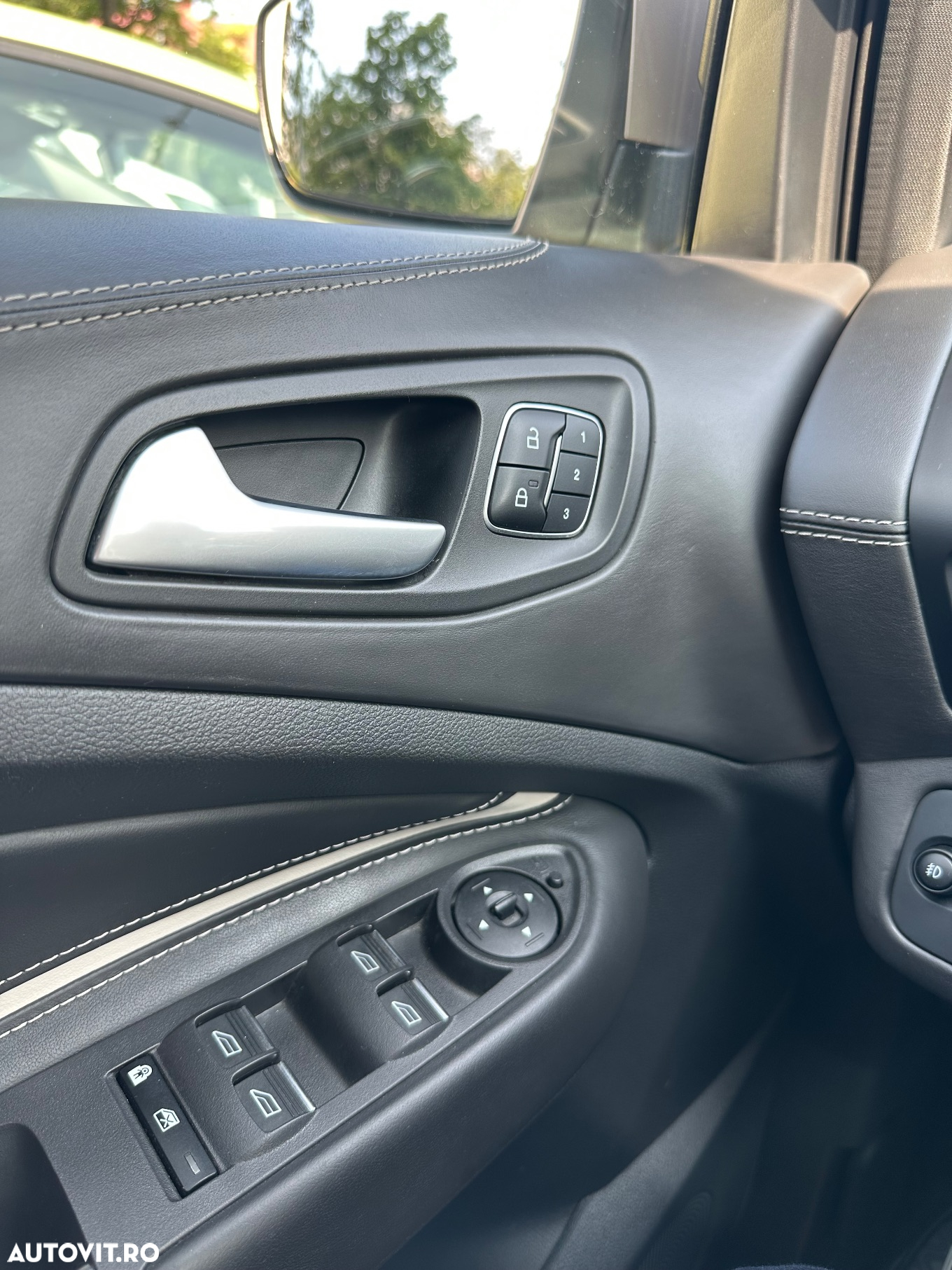 Ford Kuga 2.0 TDCi 4WD Powershift Vignale - 15