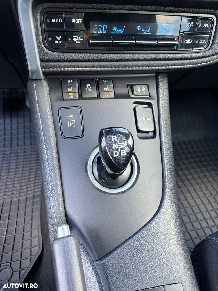 Toyota Auris 1.8 L VVT-i Hybrid Sol + - 28