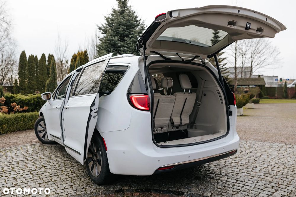 Chrysler Pacifica - 33