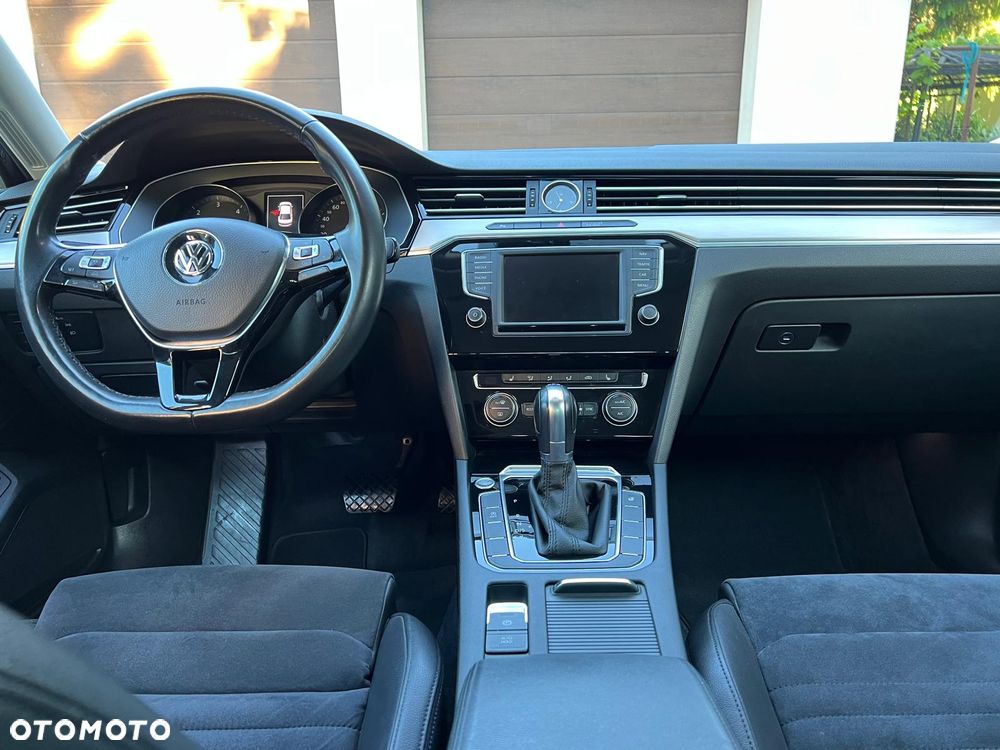 Volkswagen Passat 2.0 TDI SCR DSG Comfortline - 20