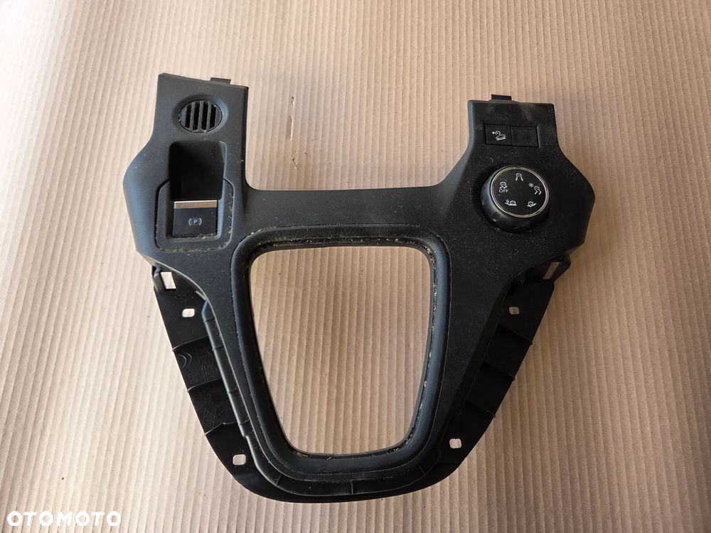 Panel ramka osłona lewarka zmiany biegów Citroen Berlingo IV - 1