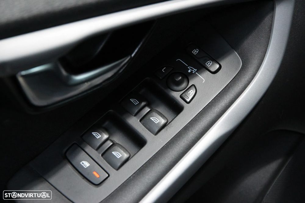 Volvo V40 2.0 D3 Inscription - 9