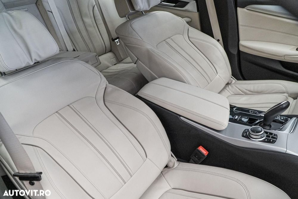 BMW Seria 5 520e Aut. Luxury Line - 38