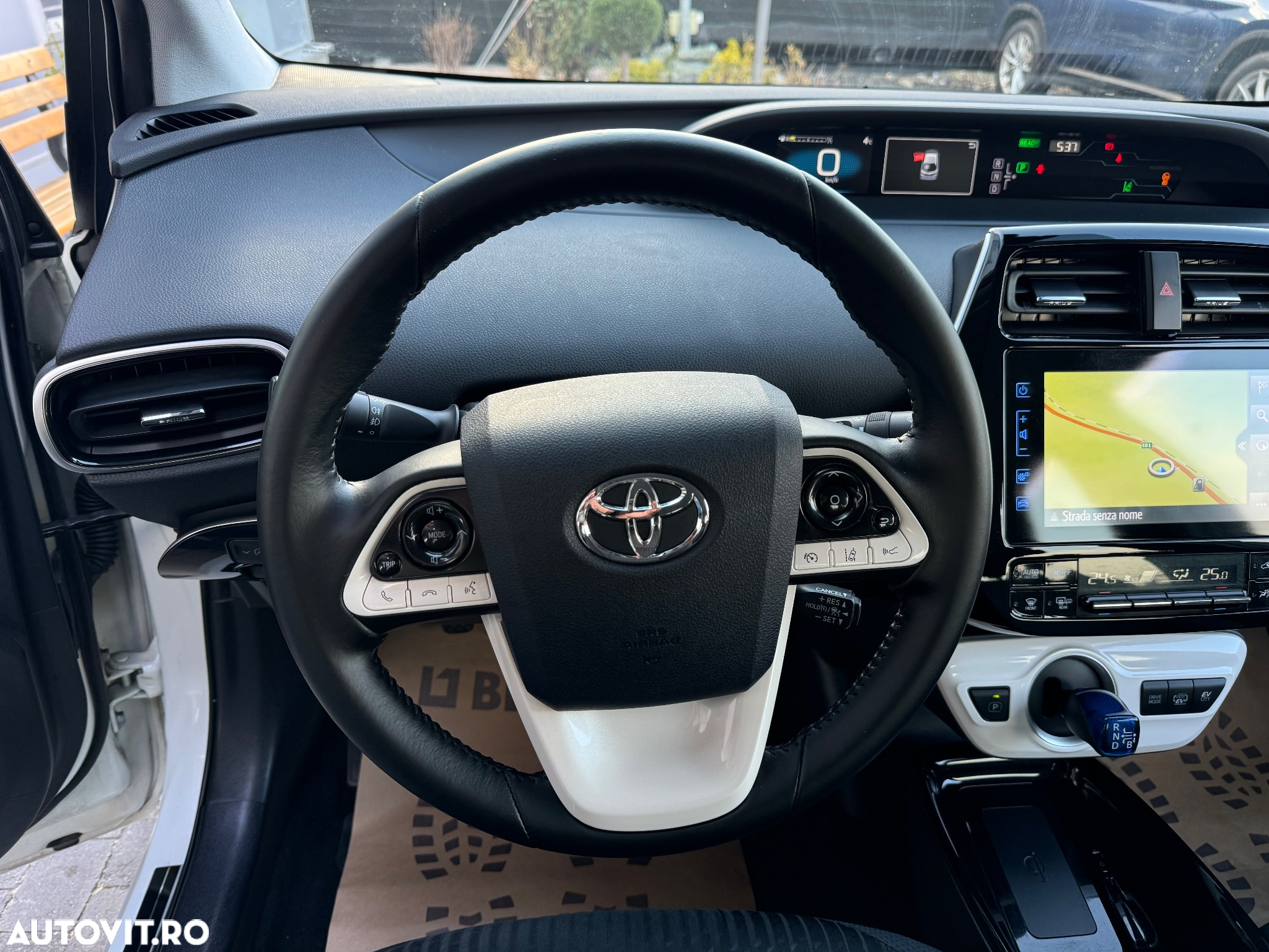 Toyota Prius Plug-in Hybrid Solar - 17