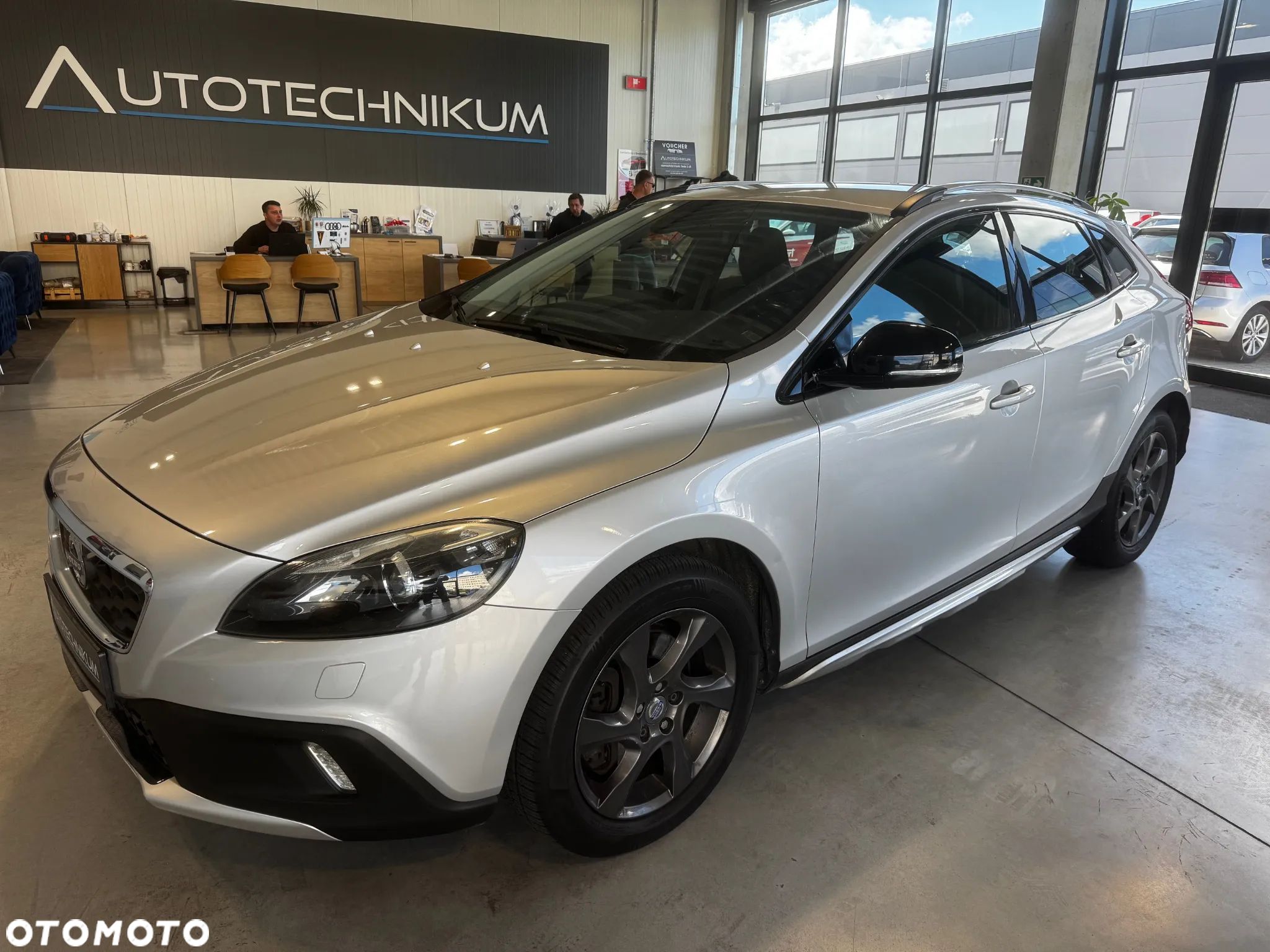 Volvo V40 Cross Country D3 Geartronic Momentum - 1