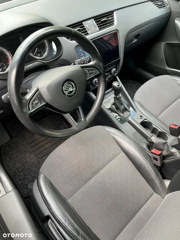 Skoda Octavia ver-2-0-tdi-elegance-dsg - 6