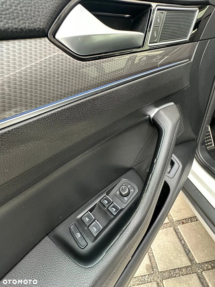 Volkswagen Passat 2.0 TDI SCR 4Mot DSG Comfortline - 20