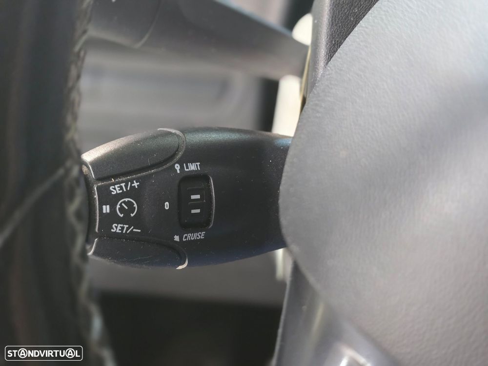 Peugeot 2008 1.2 PureTech Allure - 17