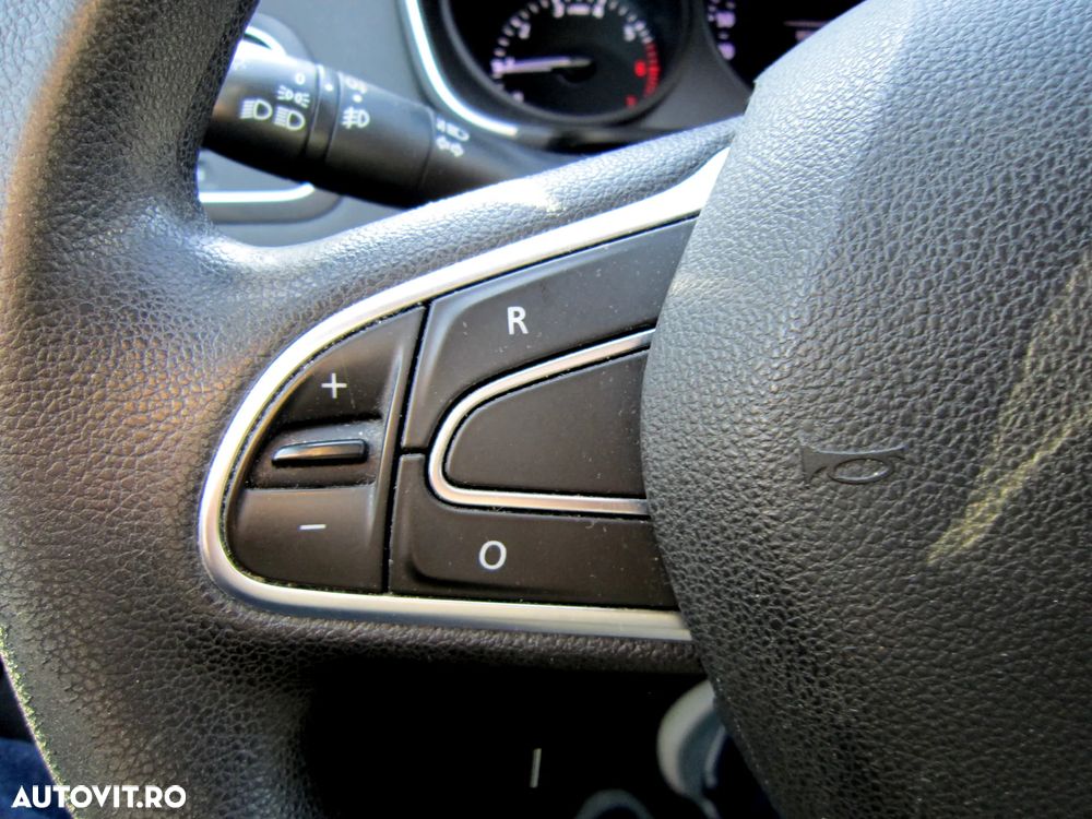 Renault Megane TCe Business - 10