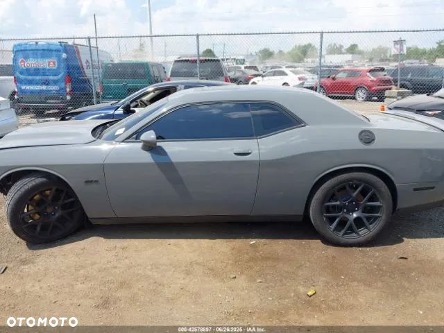 Dodge Challenger 5.7 R/T - 8