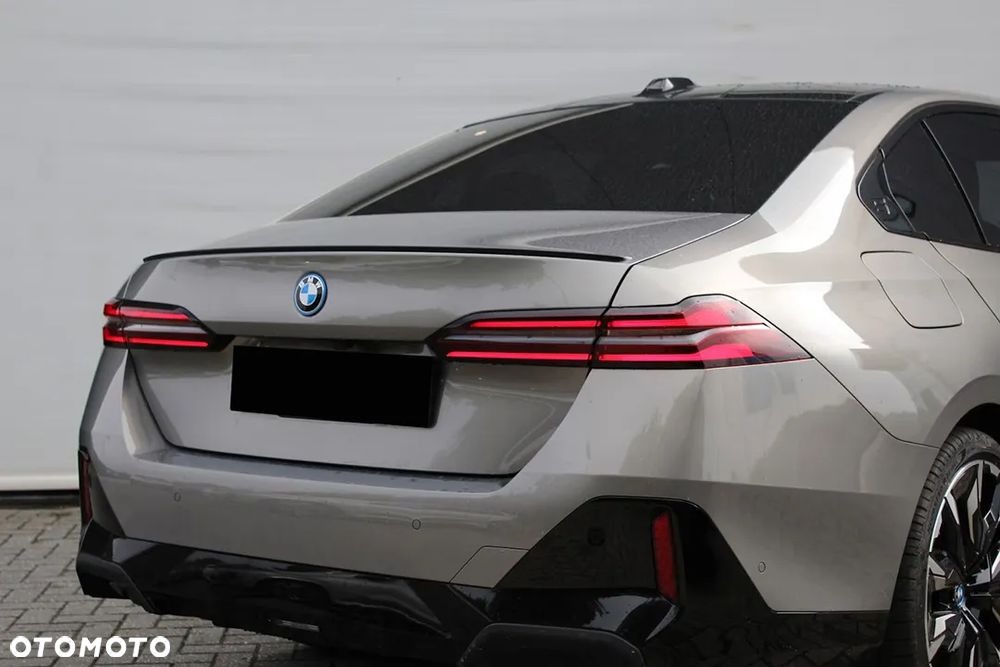 BMW Seria 5 550e xDrive PHEV M Sport - 8
