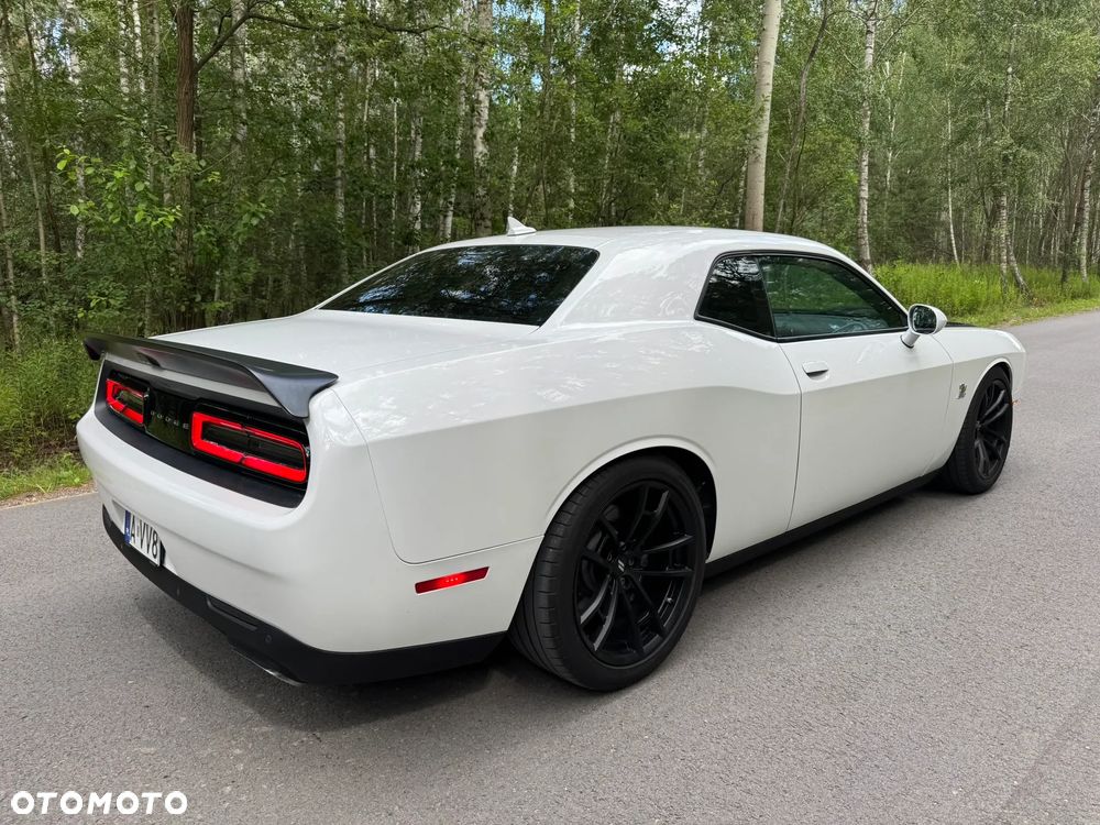 Dodge Challenger - 4