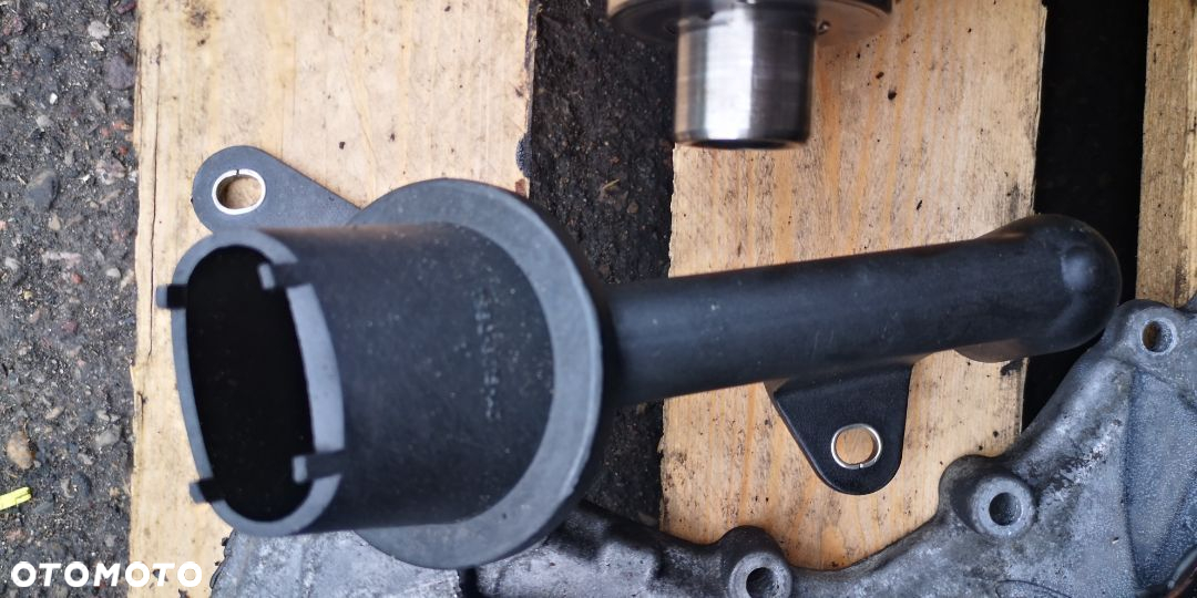 Głowica pokrywa smok wał korbowy Ford 1.8 tdci - 17