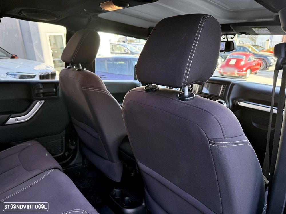 Jeep Wrangler Unlimited 2.8 CRD ATX Sahara Adventure Edition - 31