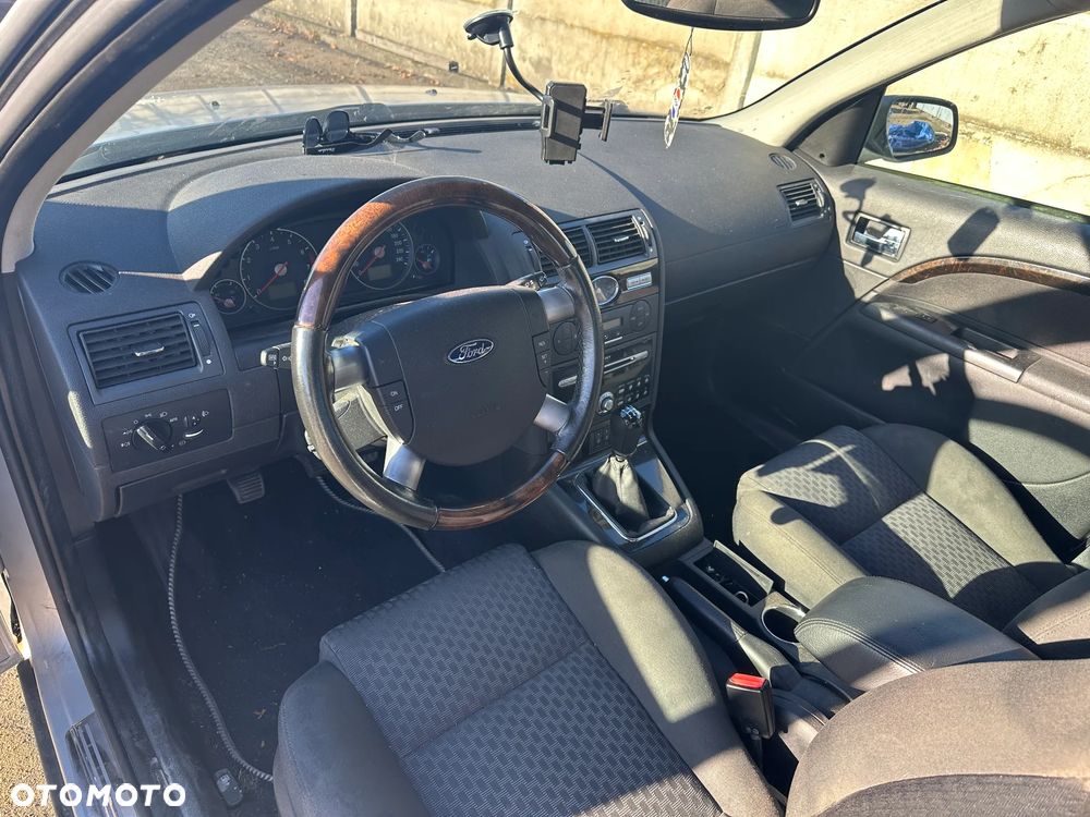 Ford Mondeo 1.8 Ambiente - 4