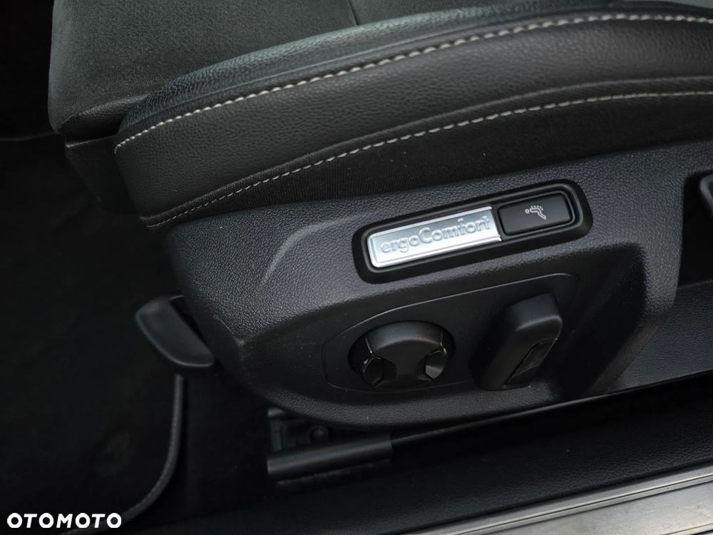 Volkswagen Arteon 2.0 TDI SCR DSG R-Line - 24