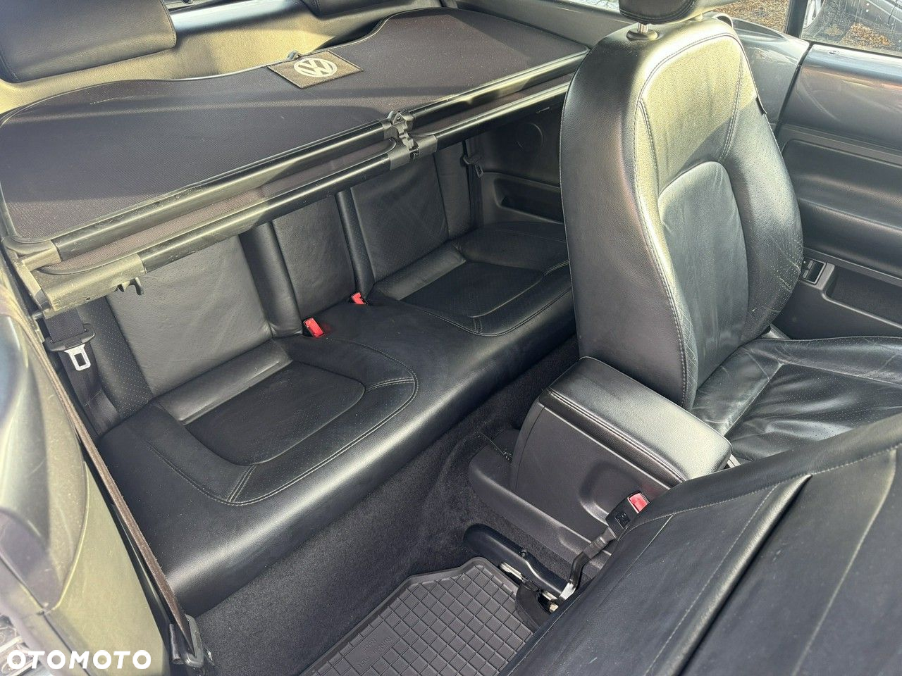 Volkswagen New Beetle - 11