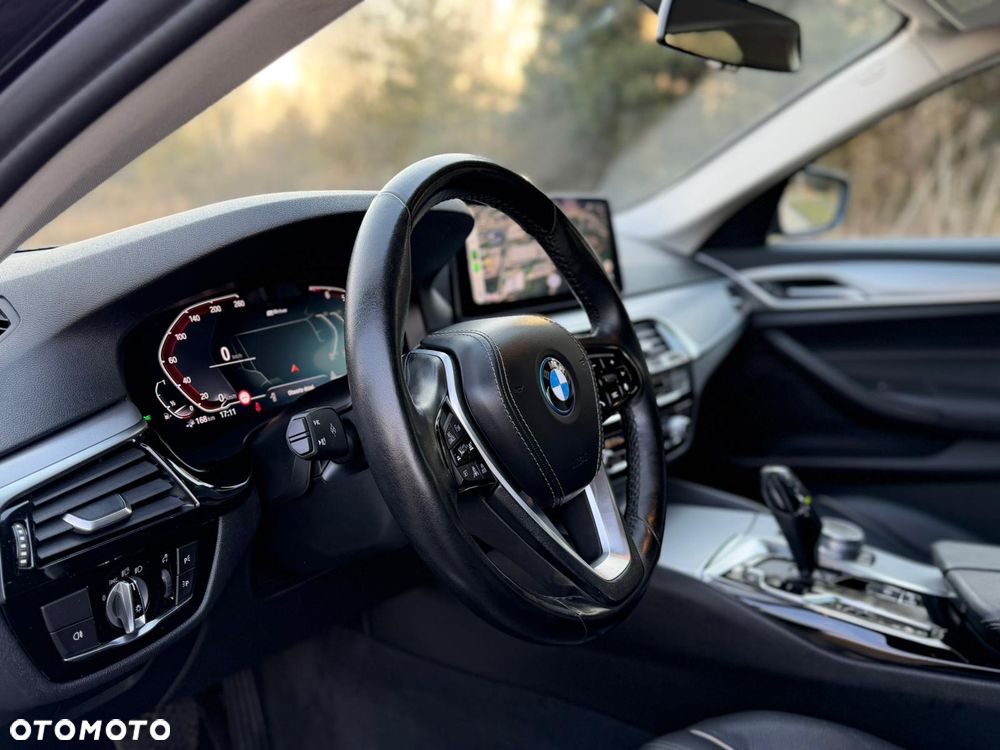 BMW Seria 5 530e Luxury Line sport - 31
