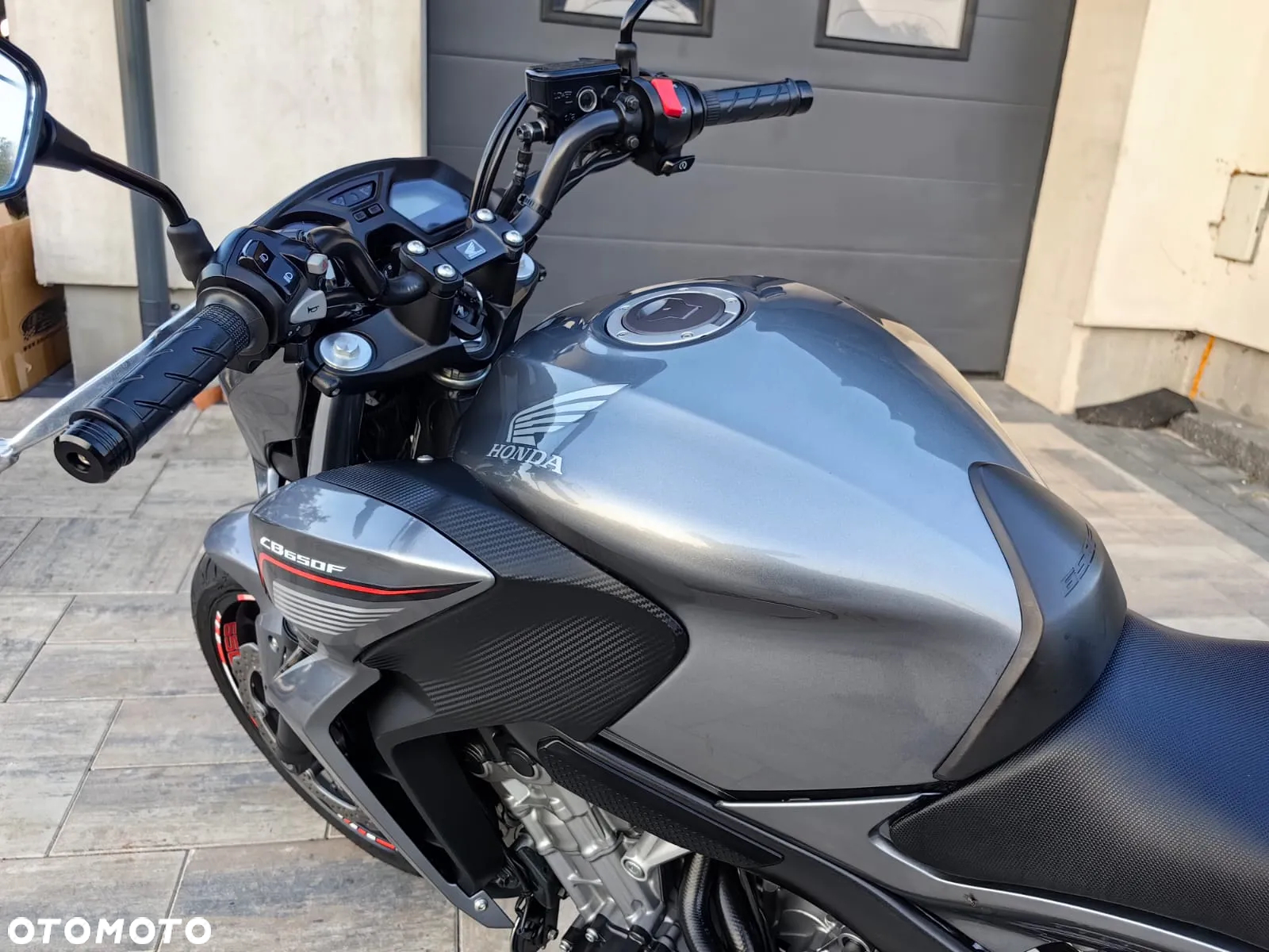 Honda CB - 12
