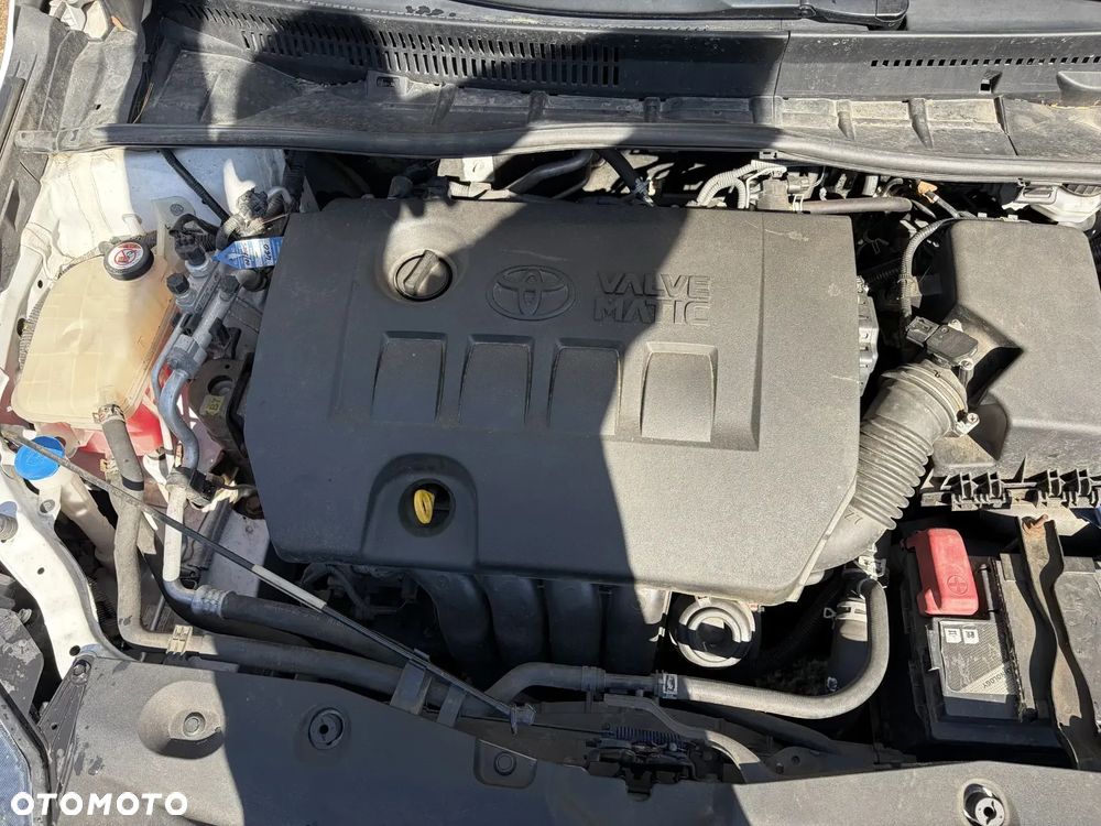 Toyota Avensis 1.8 Active - 13