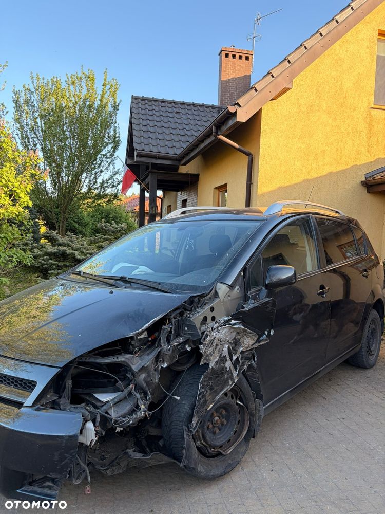 Toyota Corolla Verso - 3