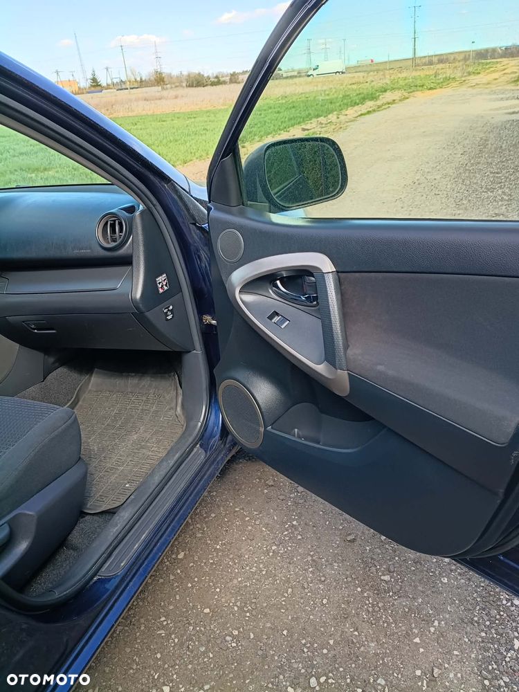 Toyota RAV4 - 9